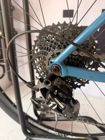 Used Cannondale Slate Apex 2017 2017 Road & Gravel, Blue — image 2 of 9