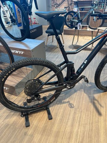 Used Scott Spark 960 2021 2021 Mountainbike, Black, 29 — image 2 of 4