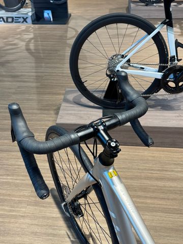 Liv Avail AR 3 2025 2025 Road & Gravel de segunda mano, Gris claro — imagen 3 de 4