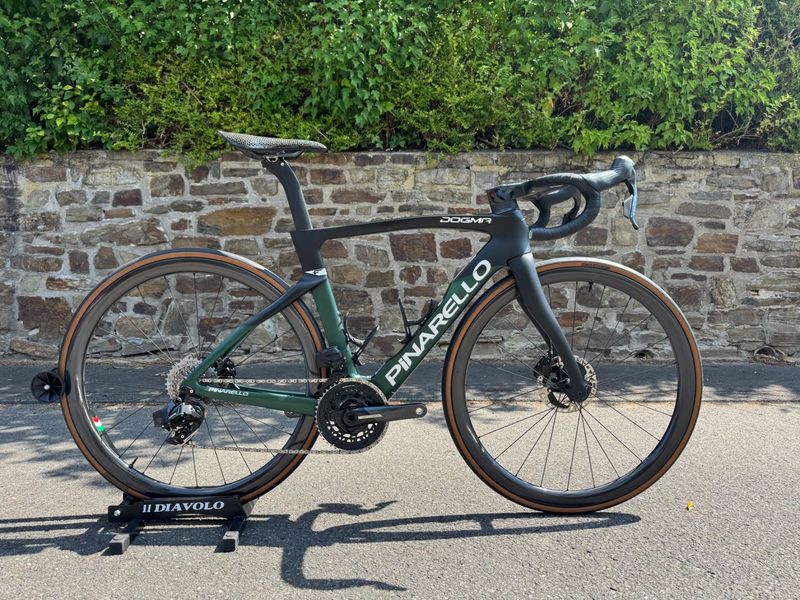 Gebrauchtes Pinarello Dogma F 515 Sram Force AXS & Carbon Laufräder 2023 Road & Gravel