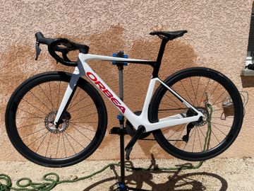 Used Orbea ORCA M20iLTD 2022 2022 Road & Gravel, White — image 4 of 4