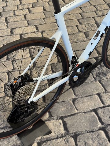 BMC Teammachine SLR THREE 2027 2027 Road & Gravel usato, Bianco — immagine 2 di 4