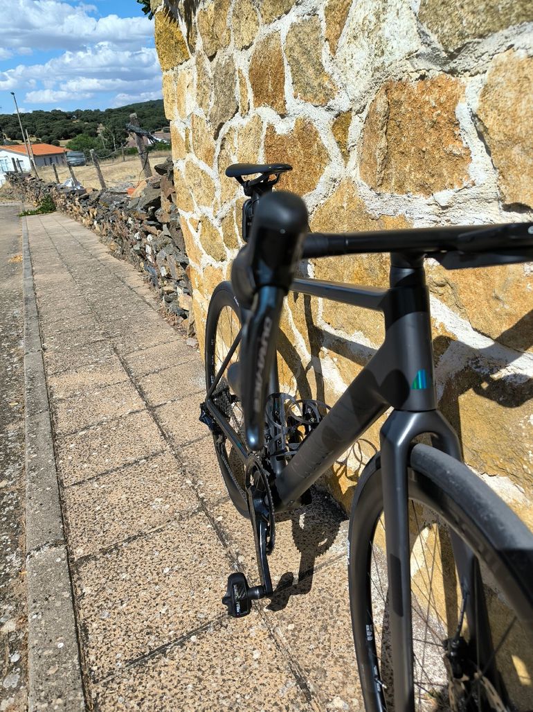 Canyon ultimate CFR Custom Shimano Dura Ace Di2 2024 Road & Gravel usato, Nero — immagine 17 di 23