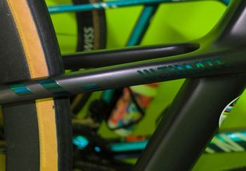 Brugt Canyon ultimate CFR Custom Shimano Dura Ace Di2 2024 Road & Gravel — billede 2 af 10