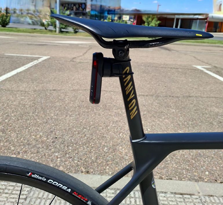 Canyon ultimate CFR Custom Shimano Dura Ace Di2 2024 Road & Gravel d'occasion — image 5 sur 10