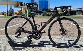 Canyon ultimate CFR Custom Shimano Dura Ace Di2 2024 Road & Gravel d'occasion — image 9 sur 10