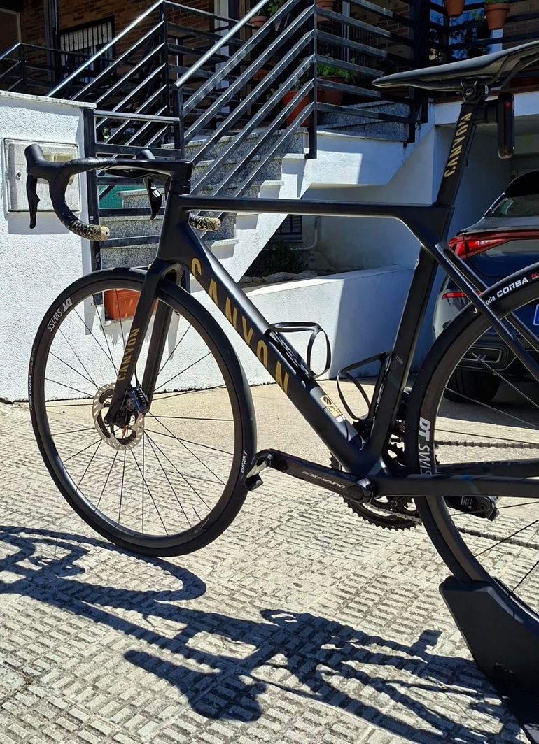 Canyon ultimate CFR Custom Shimano Dura Ace Di2 2024 Road & Gravel d'occasion — image 7 sur 10
