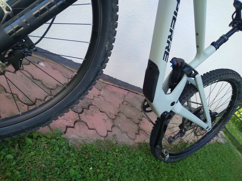 Lapierre Zesty CF 6.9 2025 2025 Mountainbike usato, Grigio chiaro — immagine 37 di 39