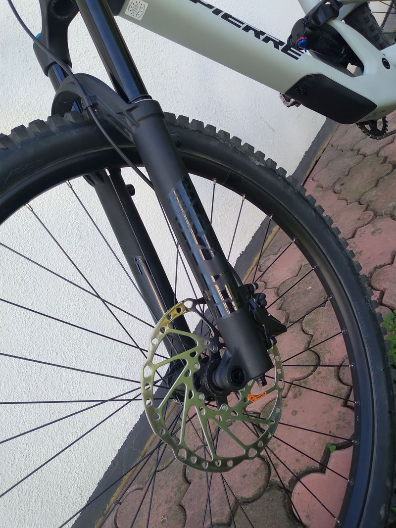 Lapierre Zesty CF 6.9 2025 2025 Mountainbike usato, Grigio chiaro — immagine 8 di 39