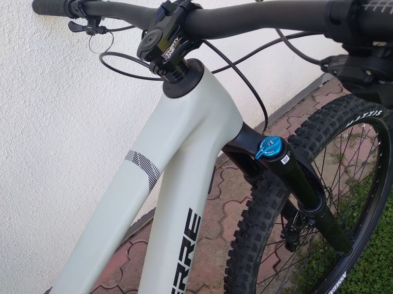Lapierre Zesty CF 6.9 2025 2025 Mountainbike usato, Grigio chiaro — immagine 5 di 39