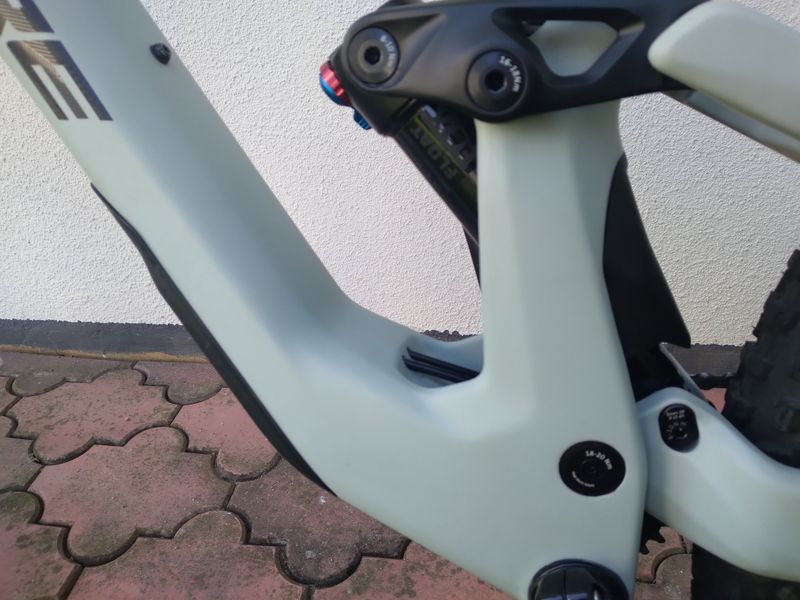 Lapierre Zesty CF 6.9 2025 2025 Mountainbike usato, Grigio chiaro — immagine 26 di 39