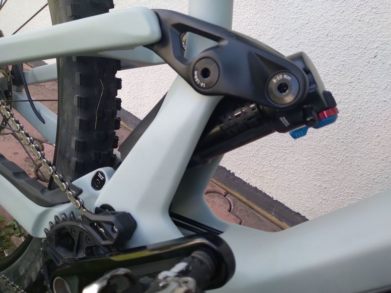Lapierre Zesty CF 6.9 2025 2025 Mountainbike usato, Grigio chiaro — immagine 12 di 39
