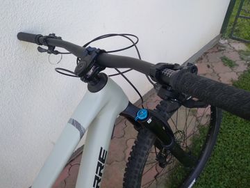 Lapierre Zesty CF 6.9 2025 2025 Mountainbike usato, Grigio chiaro — immagine 6 di 39