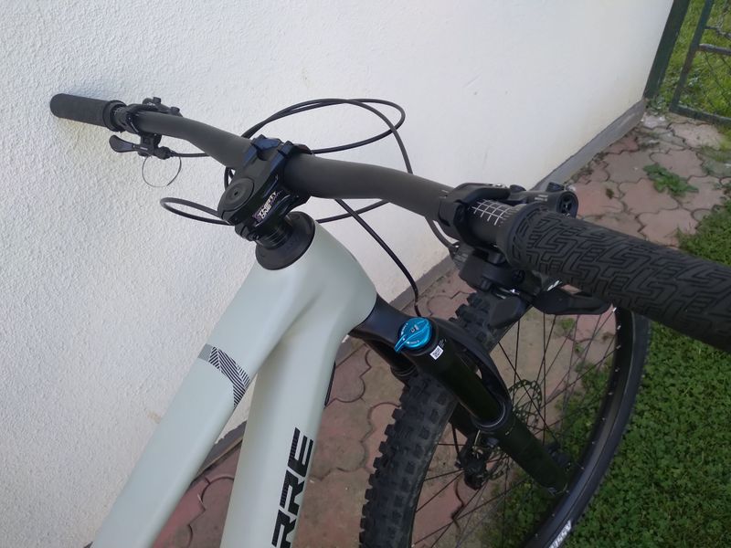 Lapierre Zesty CF 6.9 2025 2025 Mountainbike usato, Grigio chiaro — immagine 6 di 39