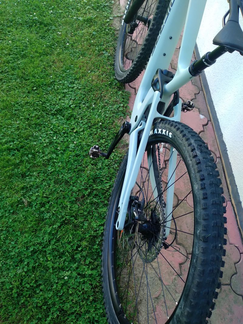 Lapierre Zesty CF 6.9 2025 2025 Mountainbike usato, Grigio chiaro — immagine 33 di 39