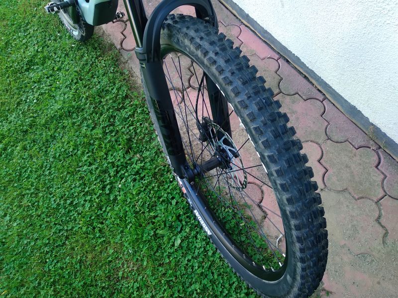 Lapierre Zesty CF 6.9 2025 2025 Mountainbike usato, Grigio chiaro — immagine 7 di 39