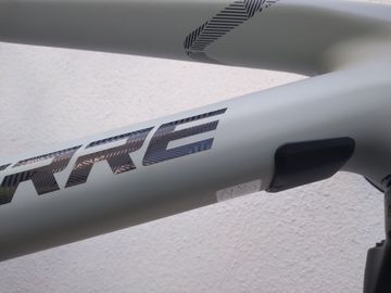 Lapierre Zesty CF 6.9 2025 2025 Mountainbike usato, Grigio chiaro — immagine 15 di 39