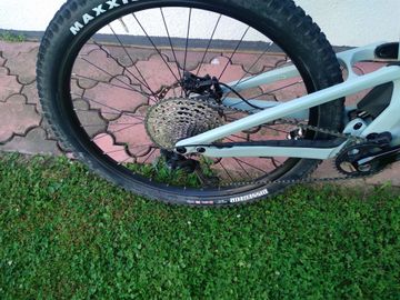 Lapierre Zesty CF 6.9 2025 2025 Mountainbike usato, Grigio chiaro — immagine 2 di 39