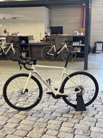 Tweedehands Colnago V4 Disc 105 2026 Road & Gravel — afbeelding 4 van 4
