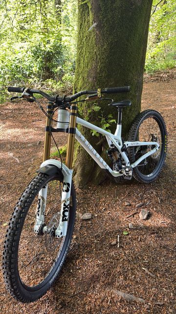 Tweedehands Commencal SUPREME DH V5 SIGNATURE LTD 2025 2025 MTB