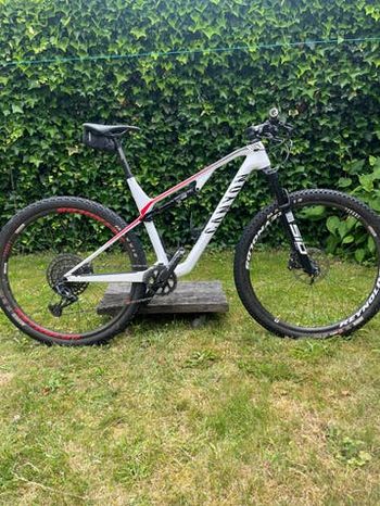 Canyon Lux CF 2021 MTB usato