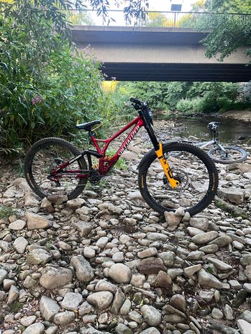 Specialized Demo Race 2023 2023 Mountainbike usato, Rosso — immagine 2 di 4