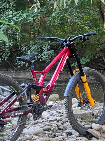Specialized Demo Race 2023 2023 Mountainbike usato, Rosso — immagine 3 di 4