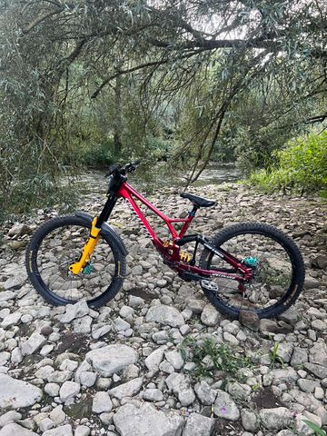 Tweedehands Specialized Demo Race 2023 2023 MTB