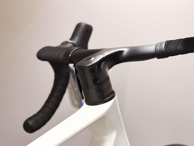 Brugt MMR Aelion Shimano 105 Di2 2026 Road & Gravel — billede 12 af 19