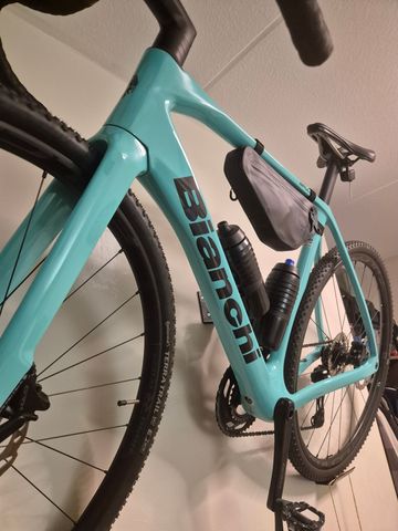 Bianchi Impulso COMP GRX 610 disc 2025 2025 Road & Gravel usato, Verde — immagine 2 di 5