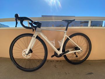 Brugt Focus IZALCO MAX 8.7 2024 2024 Road & Gravel — billede 1 af 8