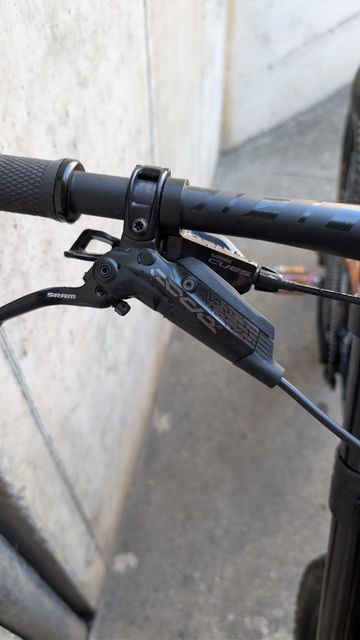 Tweedehands Giant Reign SX 2024 2024 Mountainbike — afbeelding 10 van 13