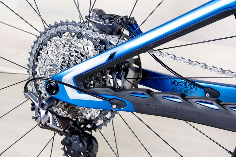 Used Pivot Switchblade Pro 2024 Mountainbike, Blue — image 8 of 19