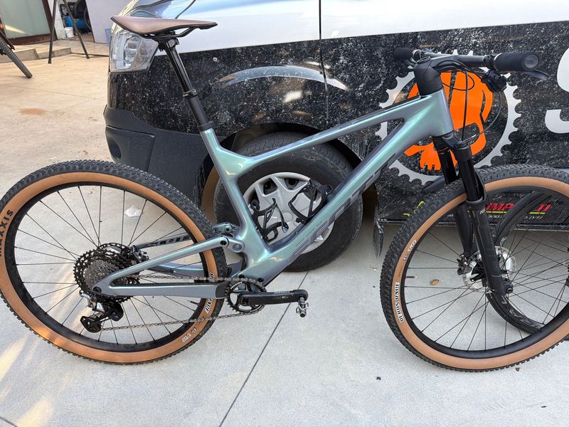 Scott Spark RC Pro 2023 2023 Mountainbike d'occasion — image 1 sur 4