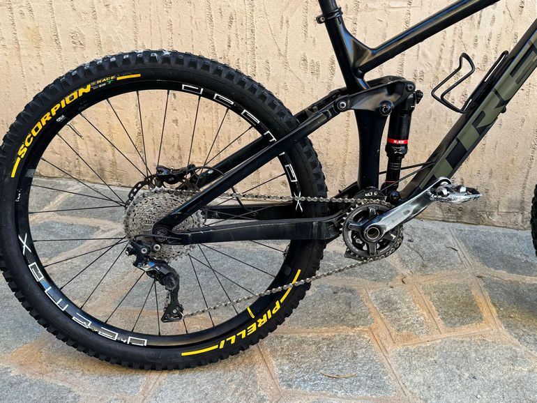 Trek Remedy Shimano Deore XT 2019 Mountainbike usato, Nero — immagine 3 di 6