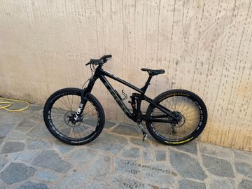Used Trek Remedy Shimano Deore XT 2019 Mountainbike, Black — image 2 of 6