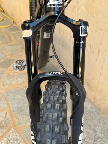 Used Trek Remedy Shimano Deore XT 2019 Mountainbike, Black — image 4 of 6