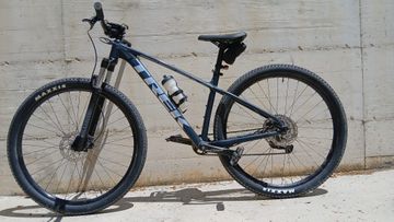 Gebrauchtes Trek Marlin Shimano Deore XT 2022 Mountainbike, Blau, 29 — Bild 1 von 9