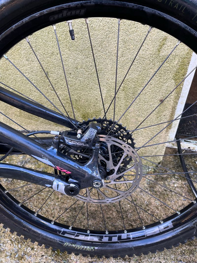 Specialized Enduro Pro 650b 2018 2018 Mountainbike d'occasion — image 3 sur 5