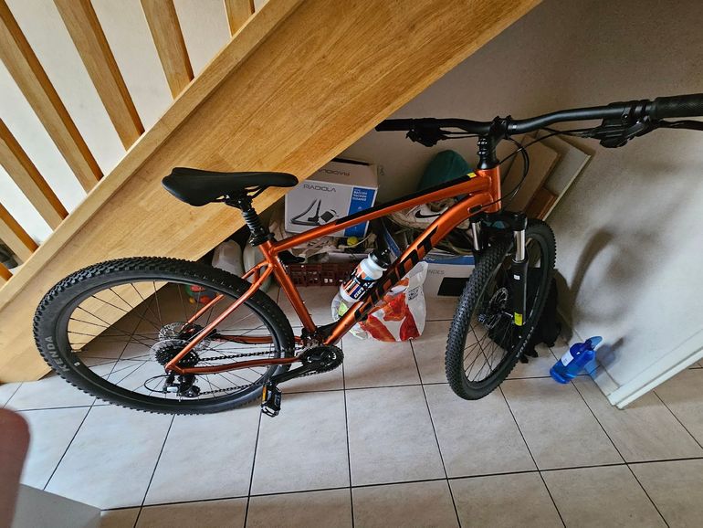 Giant Talon 2 2024 2024 Mountainbike usato, Arancione — immagine 5 di 11