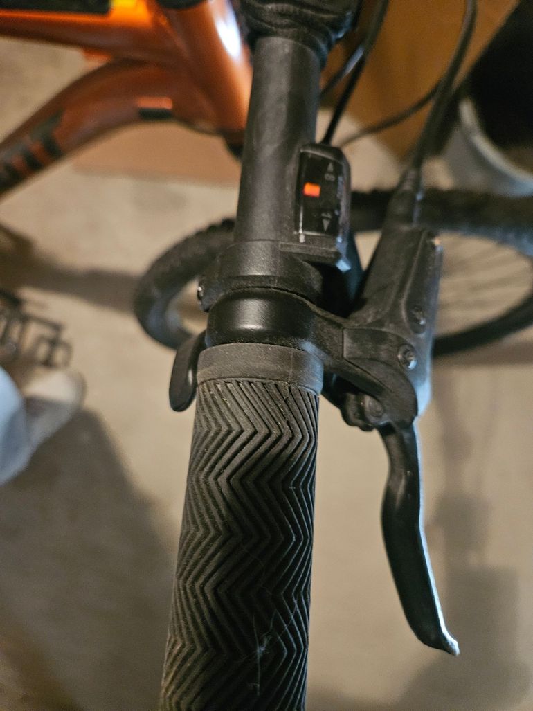 Giant Talon 2 2024 2024 Mountainbike usato, Arancione — immagine 9 di 11