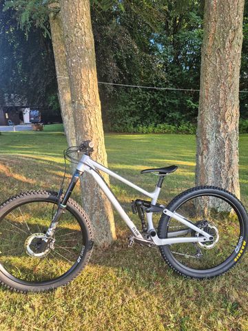 Gebrauchtes RAAW V2.2 Custom Build 2023 Mountainbike, Hellgrau — Bild 5 von 5