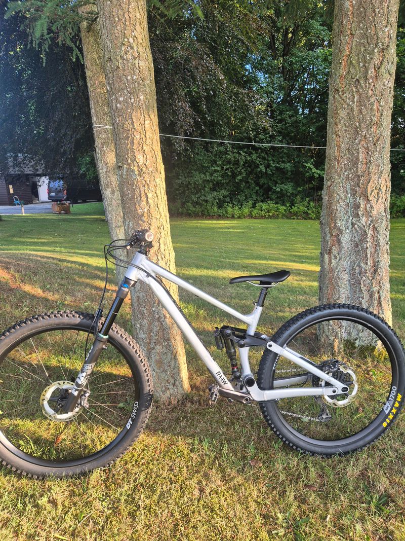 Gebrauchtes RAAW V2.2 Custom Build 2023 Mountainbike, Hellgrau — Bild 5 von 5
