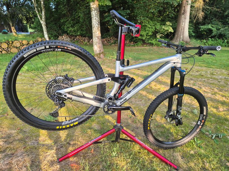 Gebrauchtes RAAW V2.2 Custom Build 2023 Mountainbike, Hellgrau — Bild 3 von 5