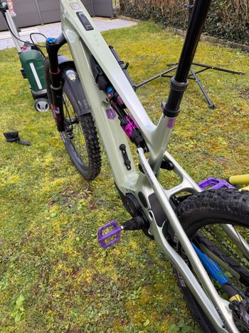 Canyon Strive:ON CFR 2023 2023 Mountainbike usato, Verde — immagine 4 di 9
