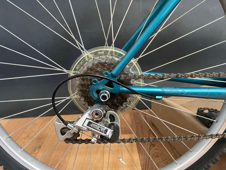 Used Specialized Hardrock Shimano Altus 1993 Mountainbike, Green — image 4 of 11