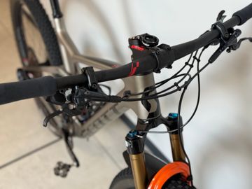 Used Scott Spark 930 2020 2020 Mountainbike, Light Gray — image 6 of 9