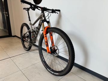 Used Scott Spark 930 2020 2020 Mountainbike, Light Gray — image 8 of 9