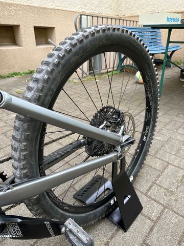 Used Canyon Strive AL 6.0 2018 2018 Mountainbike, Light Gray, 27.5 — image 9 of 10