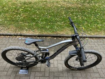 Used Canyon Strive AL 6.0 2018 2018 Mountainbike, Light Gray, 27.5 — image 1 of 10